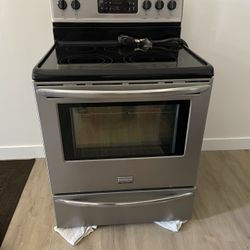 Frigidaire Gallery Electric Range Stove Oven
