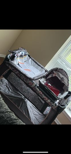 Baby Trend Pack N Play Deluxe II Nursery Center 