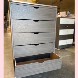 Dresser/ Five drawers dresser
