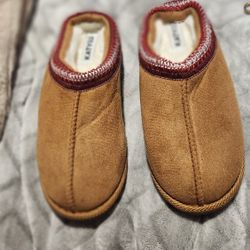 New Size 7 Women's Slip On Shoes