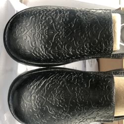 Brand New Dansko’s Size 38