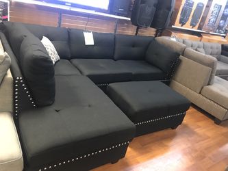 🦋🖤 Black fabric sectional w/chaise & matching studded ottoman 🦋🖤JORDAN HOME FURNITURE 💁🏻BEST DEALS IN TOWN !