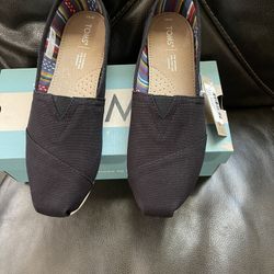Toms Shoes