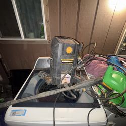 Spyder 1800 psi pressure washer with attachment and all cords Powers on Perfectly Has A lot of power