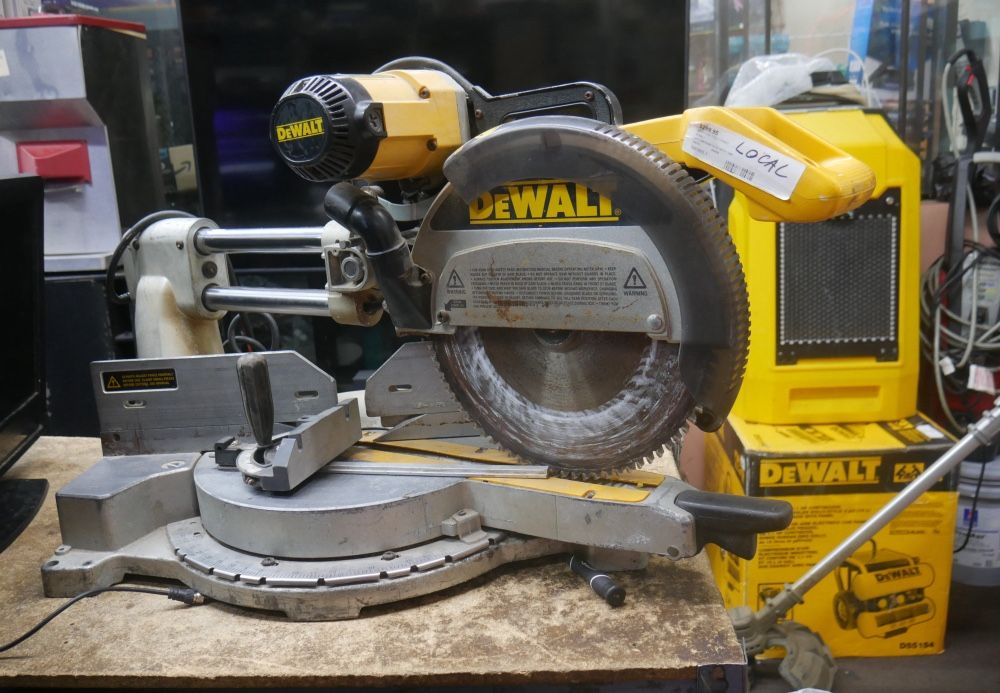 DEWALT 12" COMPOUND SLIDE MITER SAW DW708 PRE OWNED 880966-1