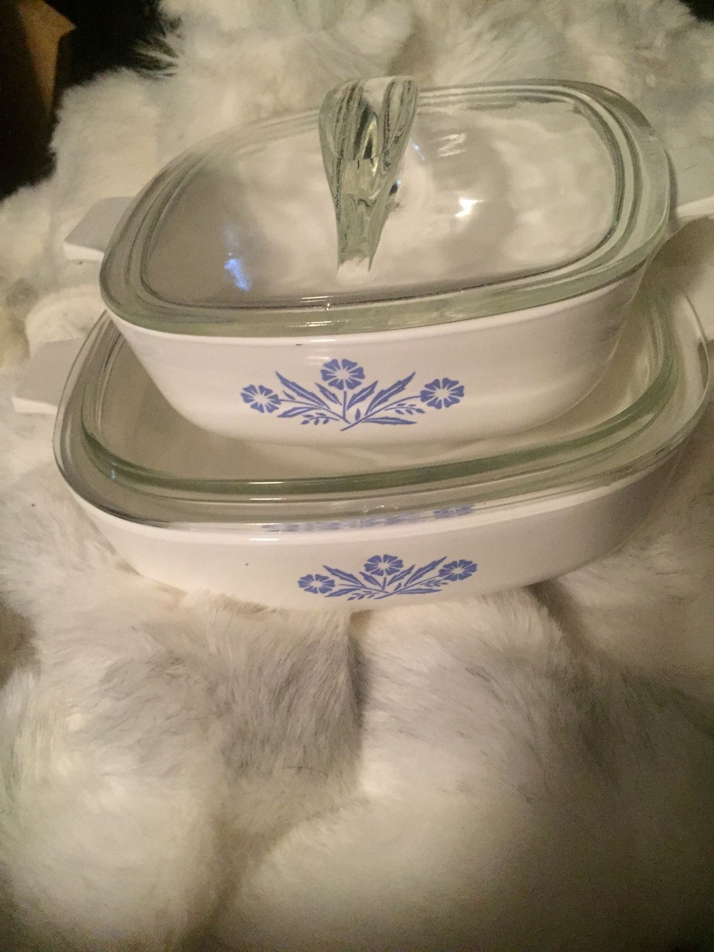 Set of 4 Pyrex vintage bakeware three have lids