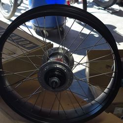 20x4 wheel rim with 3 speed hub