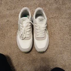 Reeboks Womens  Size 8