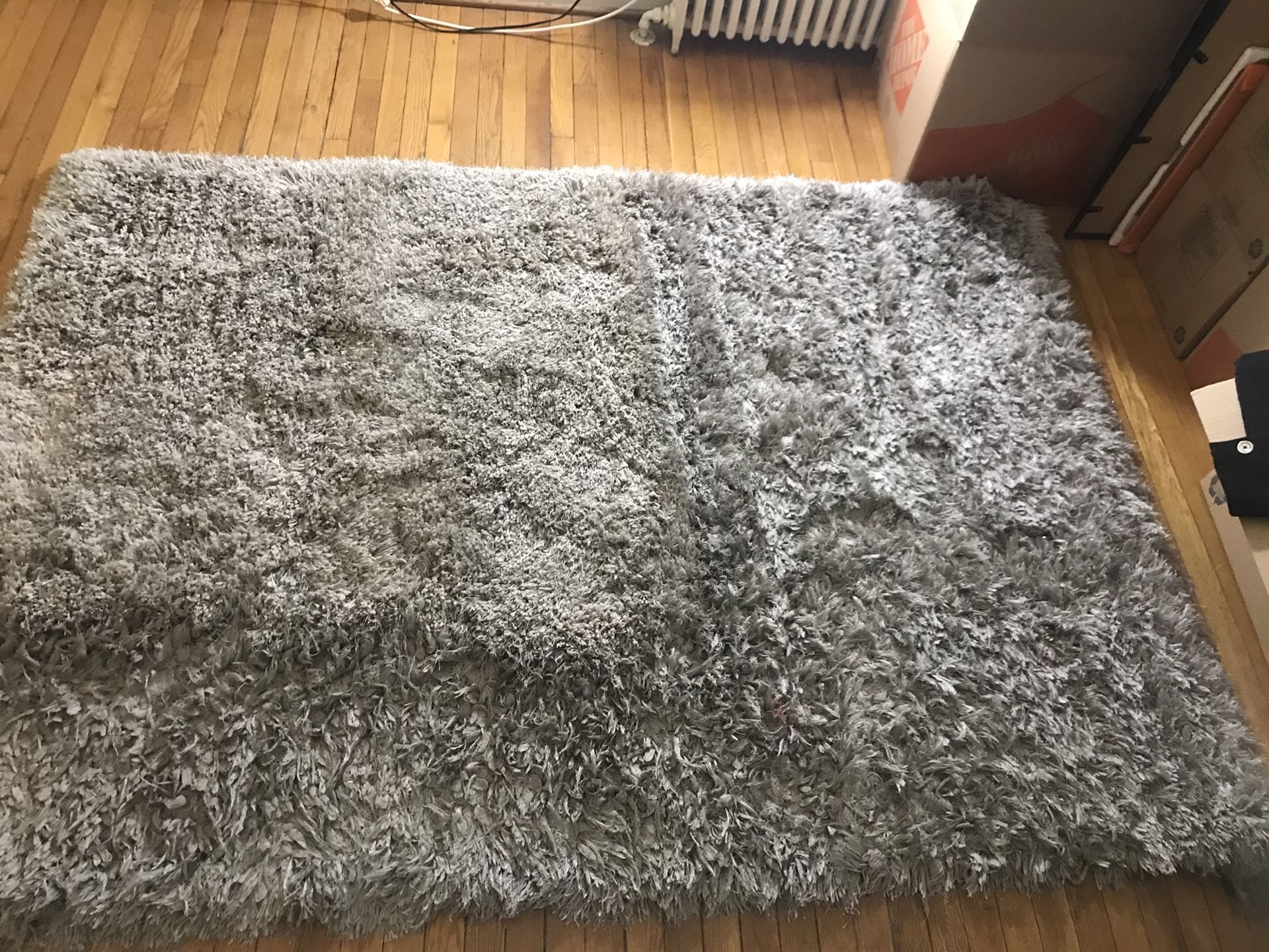 5’ x 7’ gray shag rug with silver strands