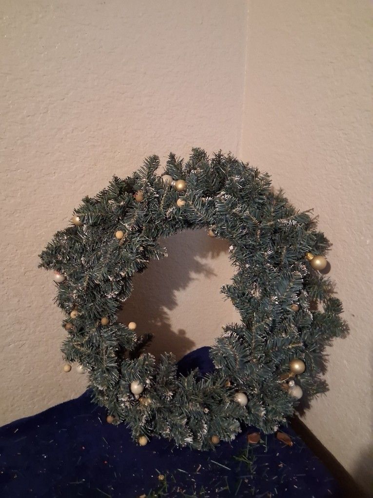 Christmas Wreath  22" X 22"