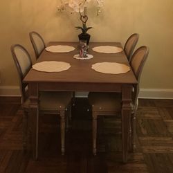 Small kitchen table (4 seater)