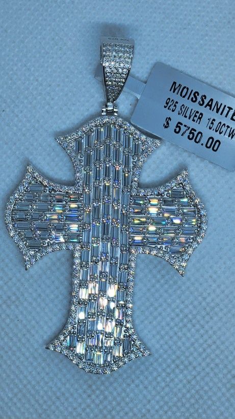 925 Sterling Silver Cross Pendant With Genuine Moissanite 15 Carats