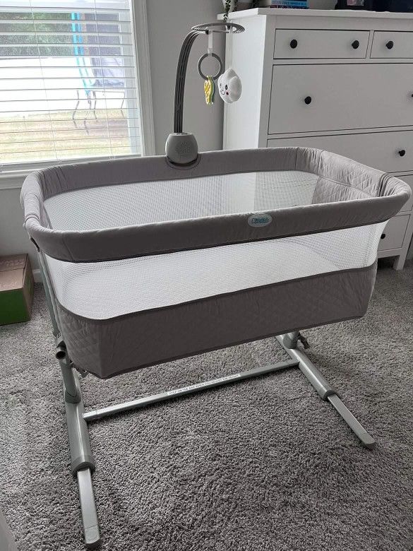 Baby Bedside Sleeper Bassinet