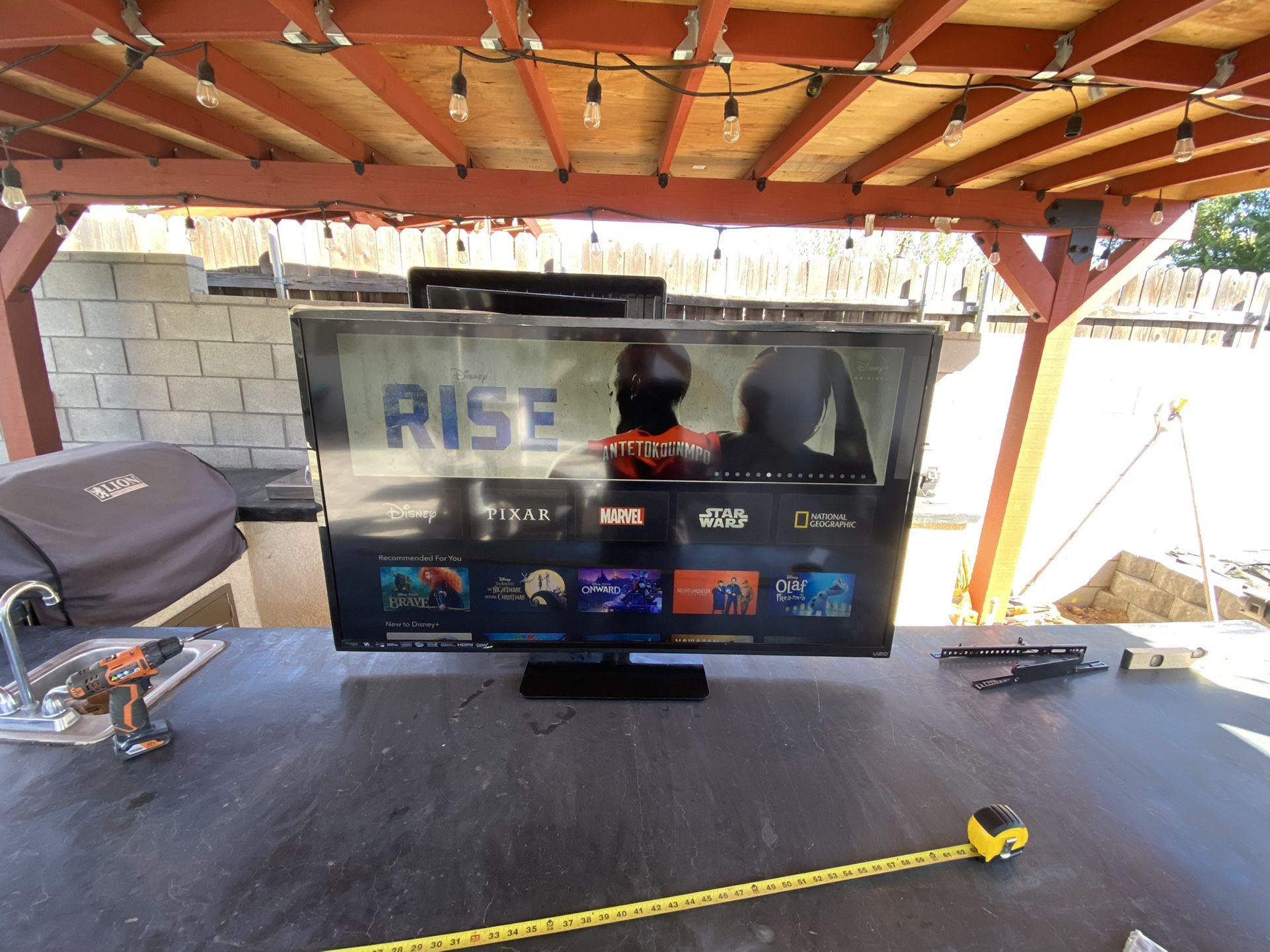 Smart TV 60’ Vizio With Built In Apps