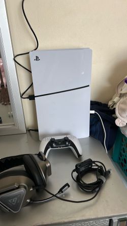 PlayStation 5 slim in great condition with box