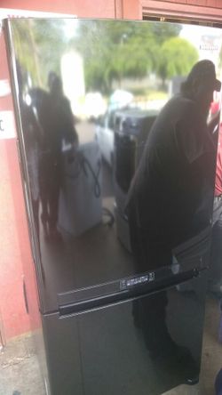 Black bottom freezer Refrigerator