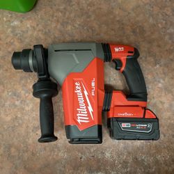 Milwaukee M18 Fuel, Brushless 1' 1/8 SDS  Rotary Hammer With One Key