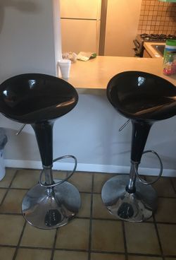 2 bar stools nice condition