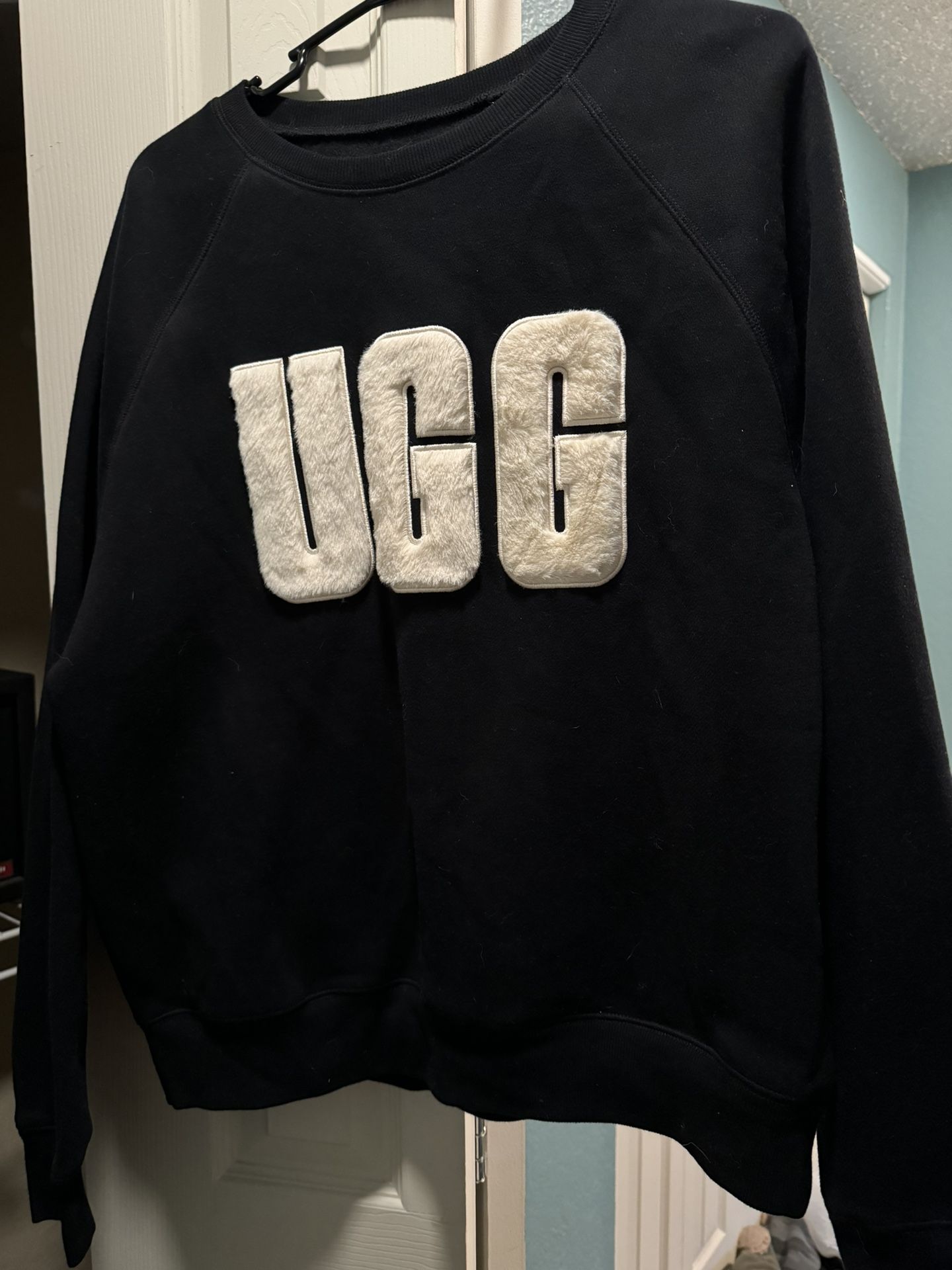 Women’s Size Large Black Ugg Sweatshirt