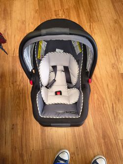 $30 BABY CARSEAT GRACO SNUGRIDE SNUGLOCK 35