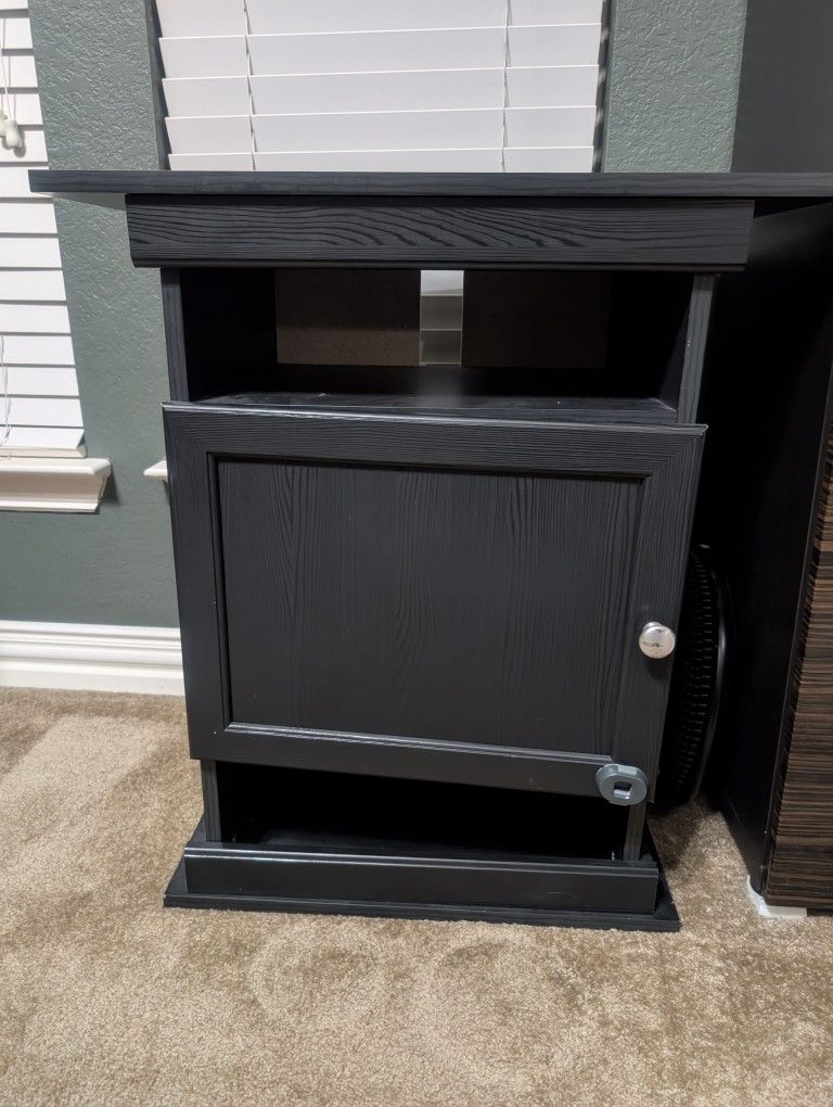 10 Gallon Tank Stand And Fish Supplies