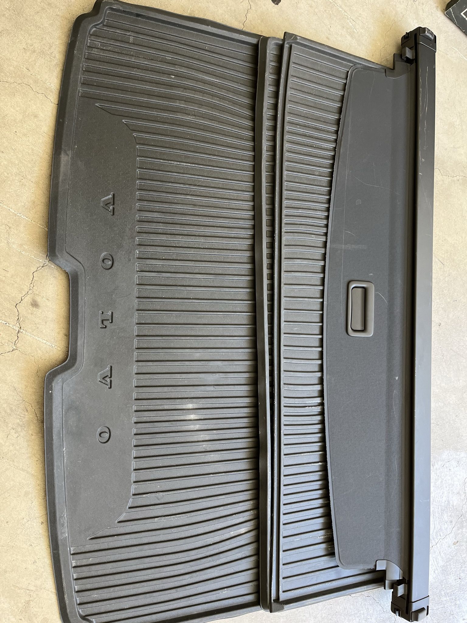 Volvo XC90 Trunk Mat And Cover for Sale in San Diego, CA - OfferUp