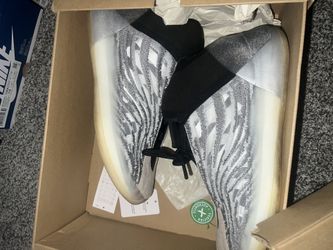 Yeezy quantum 10.5 couple wears $150 Adidas crazy 8s 10.5 one wear $100 Air Force one mid chocolate sz 10 $120