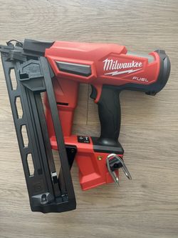 Milwaukee M18 FUEL 18-Volt Lithium-Ion Brushless Cordless Gen II 16-Gauge Angled Finish Nailer (Tool-Only)