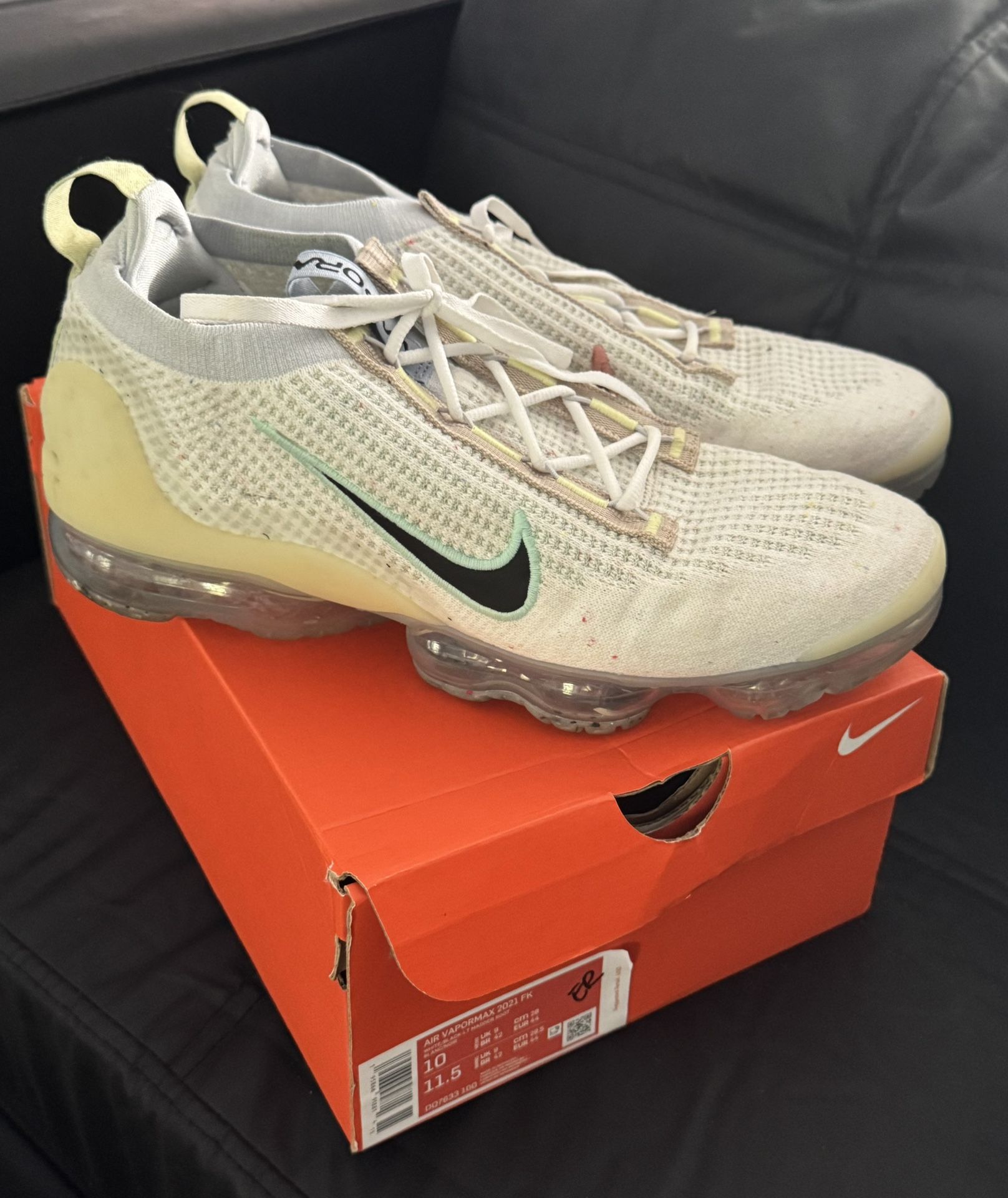 🔥 Nike Air VaporMax 2021 Flyknit “Mismatched Swoosh” - Men’s Size 10 🔥