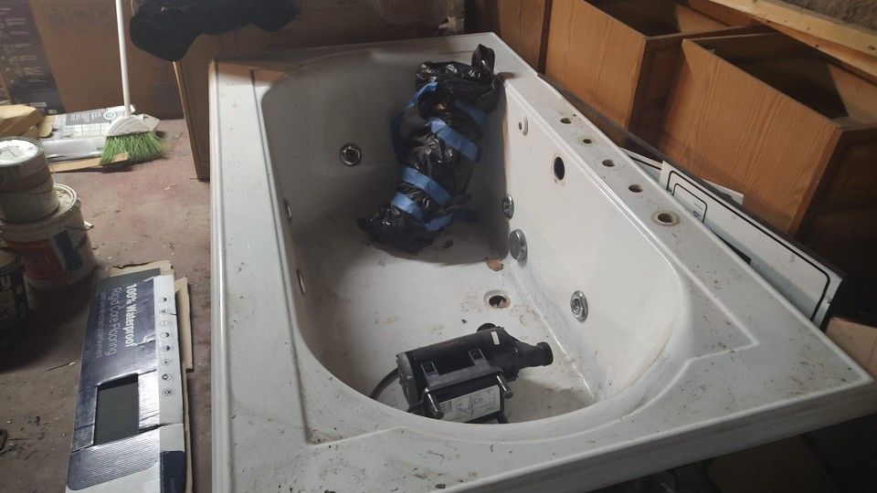 Tub Kohler JETS 42" x 72" x 20" deep