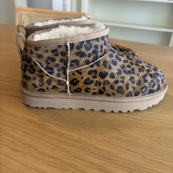 NWT UGG midi cheetah girls size 5