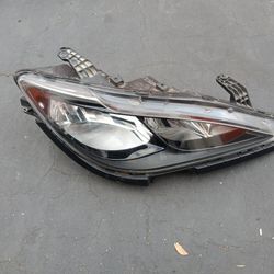 2019-2025 Chrysler Pacifica Headlights (Halogen Bulbs) With All The Accessories Oem. 