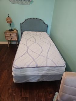 Like NEW TWIN BED