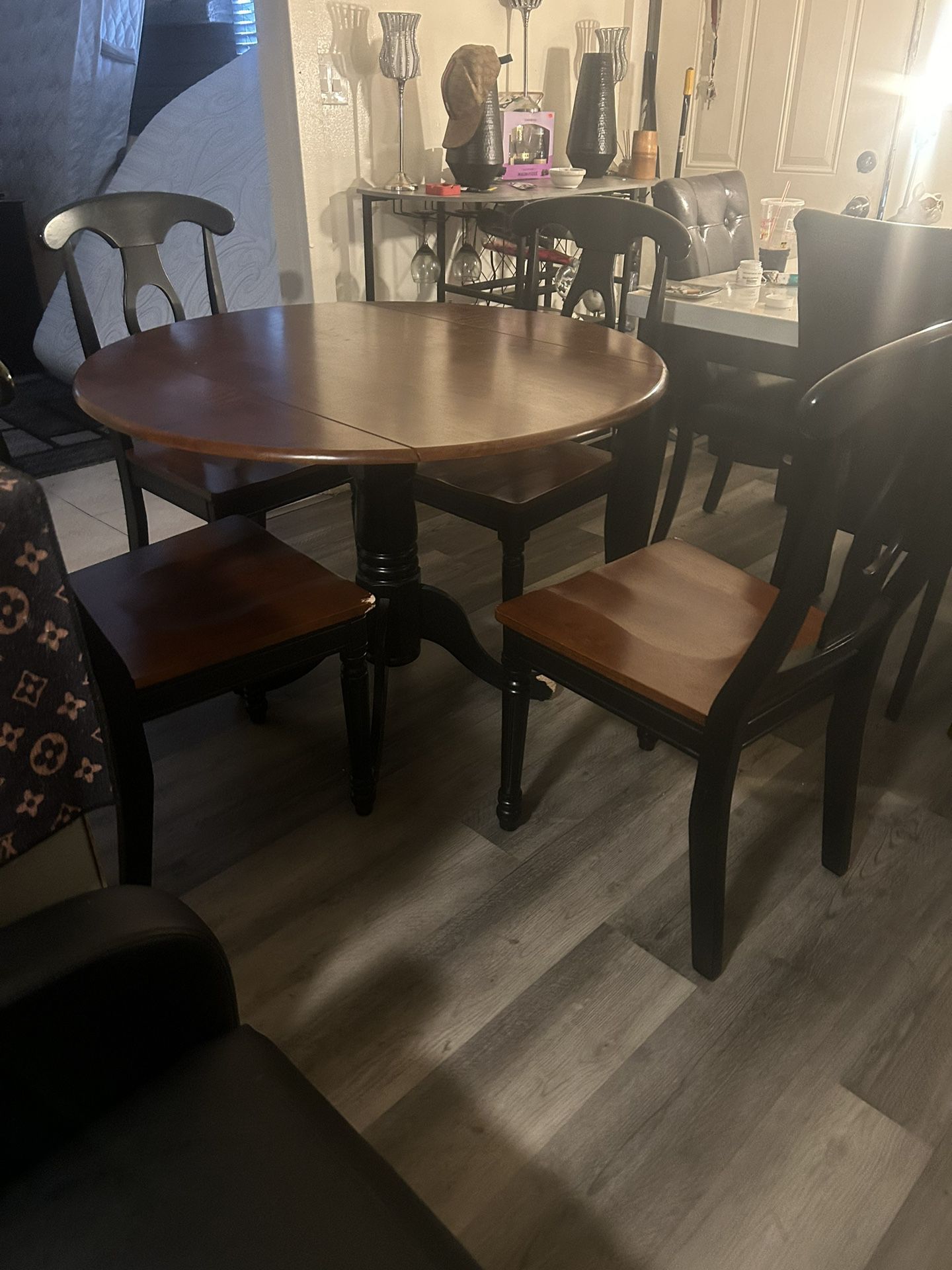 Kitchen Table Set In Good Condition 