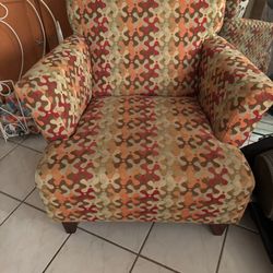 Very nice clean side chair