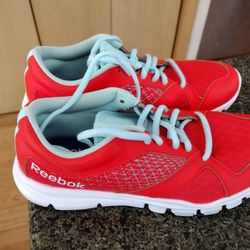 New women's Reebok shoes, size 7. - $29