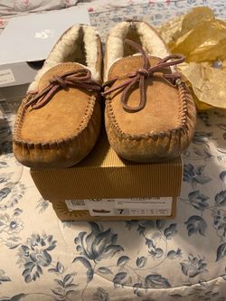 UGG Dakota Women's Moccasin Slippers Size 7