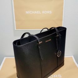 NEW AUTHENTIC MICHAEL KORS PURSE