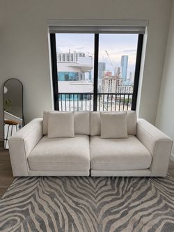 Modloft Sofa – Like New – 1 Year Old – 90”