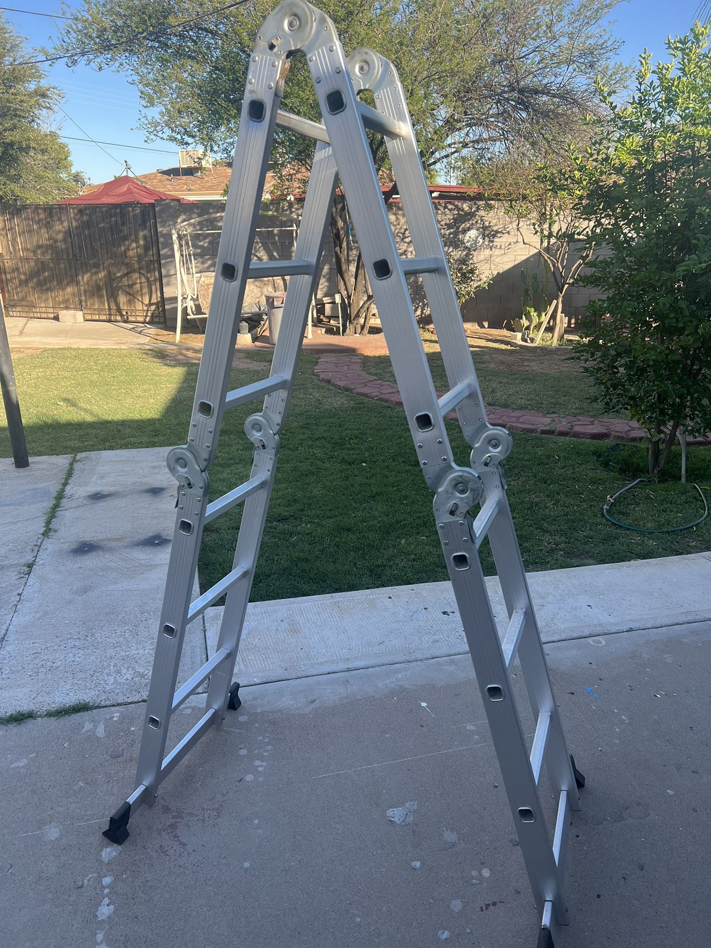 Foldable Metal 12 Foot Ladder - Max Weight 250lbs - See Photos