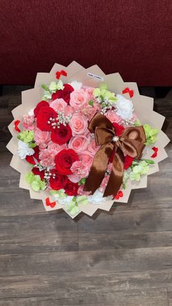 36 ct mix Rose bouquet NEED IT GONE asap !!