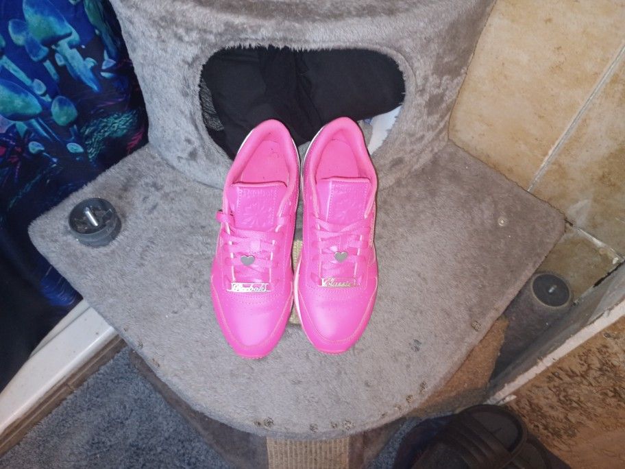 6 1/2  Size Hot Pink Reebok Woman's Shoe.. 