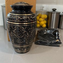 Majestic Radiance Cremation Urn