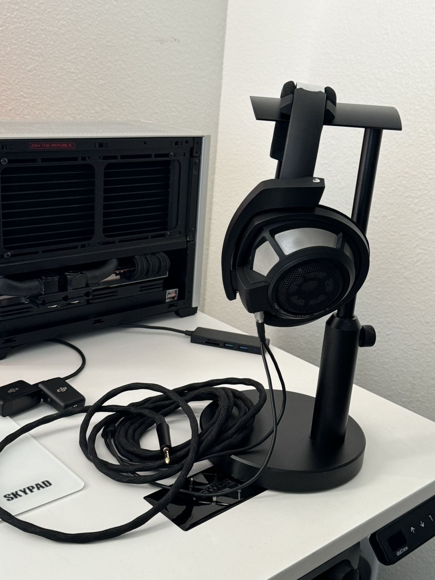 Sennheiser HD800S and Matrix Audio Mini Pro 3 (Free woo audio Headphone Mount).