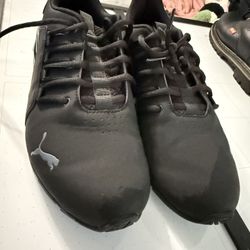 Men Pumas Size 7.5 
