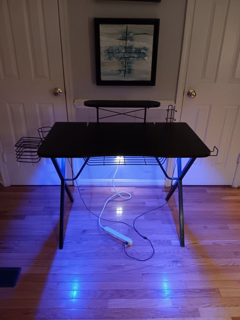Desk / Gamer Desk