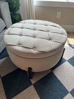 New storage ottoman