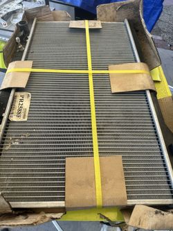 Radiator 2588 Fits 2006 INFINITI G35 3.5L V6