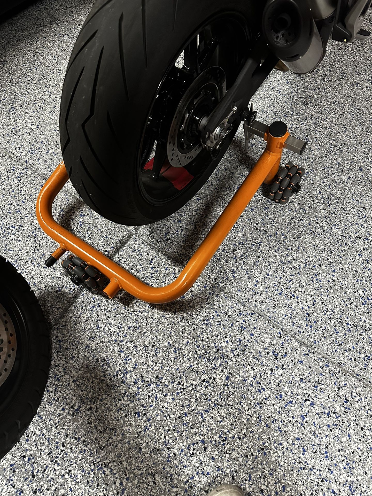 Dynamoto Omnidirectional Motorcycle Stand set