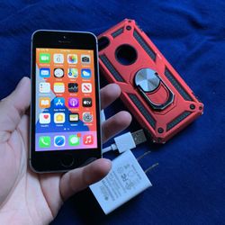 iPhone SE Unlocked 32GB + Case